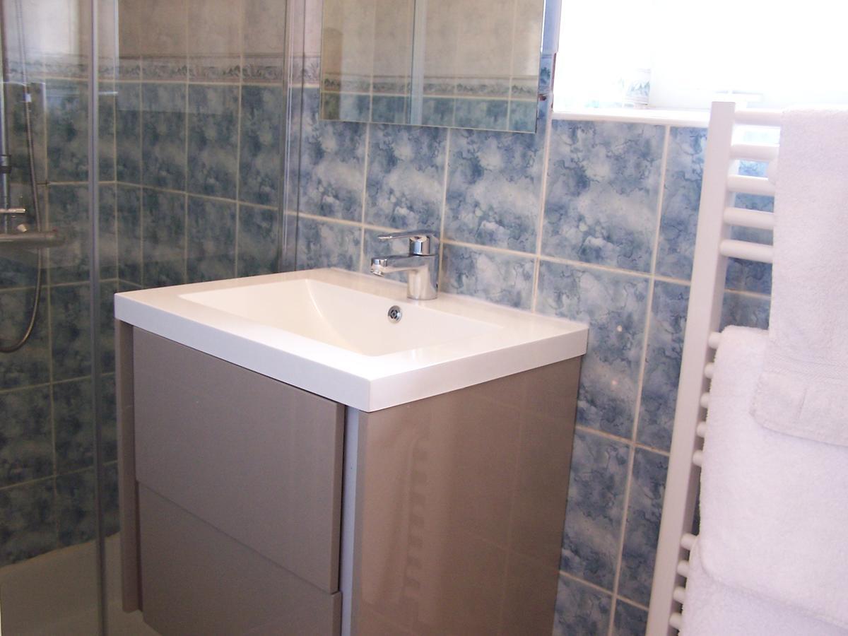 Hotel Le Lichou Vallon-en-Sully Zewnętrze zdjęcie
