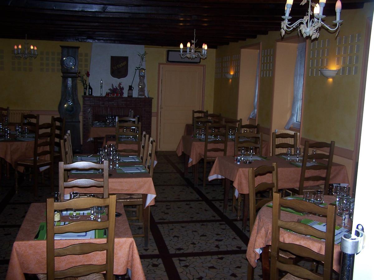 Hotel Le Lichou Vallon-en-Sully Zewnętrze zdjęcie