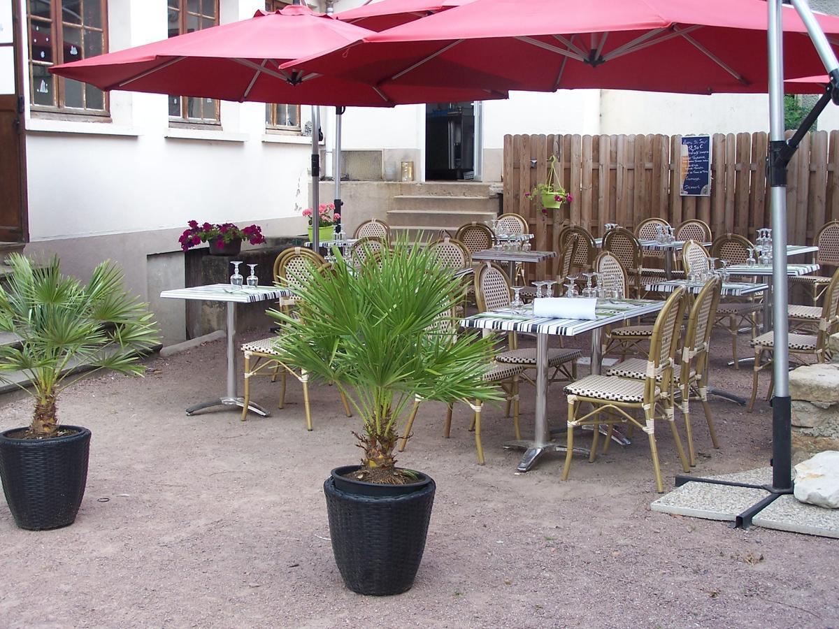 Hotel Le Lichou Vallon-en-Sully Zewnętrze zdjęcie